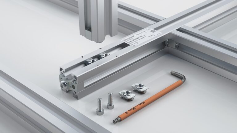 Montagemarkierungen und vormontierte Verbinder